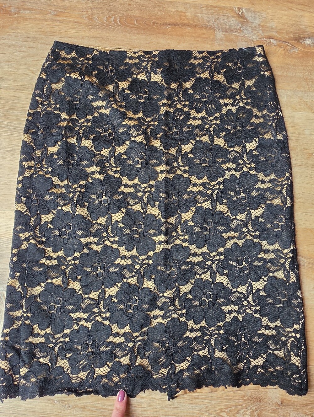 Cambio Black Floral Lace Pencil Skirt with Nude/Tan Lining  Sz 8